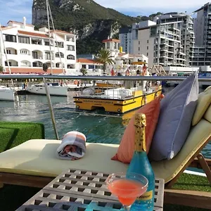  Båthotell Jasmine Coral Jay Boutique Boatel Ocean Village